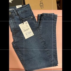 Kids size 7 zara jeans. Brand new. Never worn. Skinny.